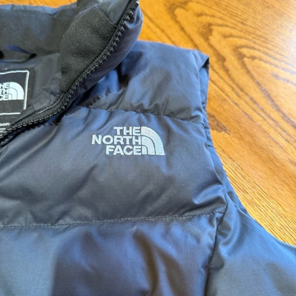 The North Face 700 Series Black Puffer Vest Size Small - Picture 3 of 5